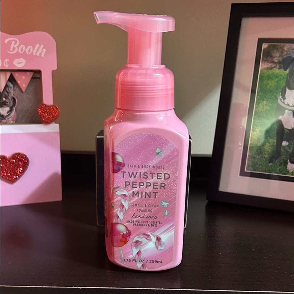 Bath & body Works hand soap, twisted peppermint